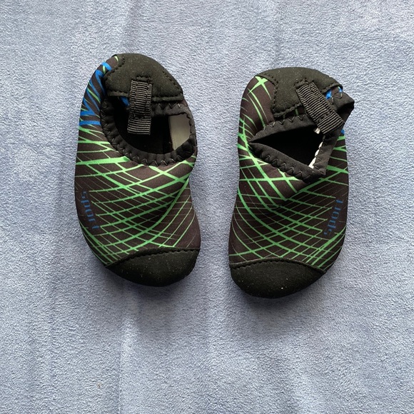 Infant/toddler water shoes - Picture 1 of 2